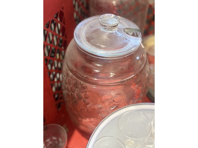 Diverse glazen en glaswerk - afbeelding 2 van  4