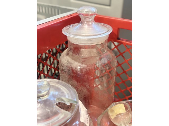 Diverse glazen en glaswerk - afbeelding 3 van  4