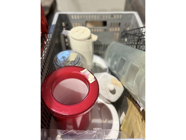 Diverse glazen en glaswerk - afbeelding 1 van  1