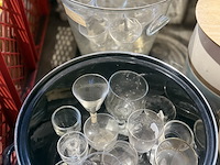 Diverse glazen en glaswerk - afbeelding 1 van  4