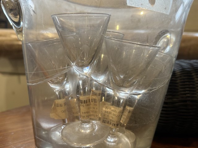 Diverse glazen en glaswerk - afbeelding 3 van  4