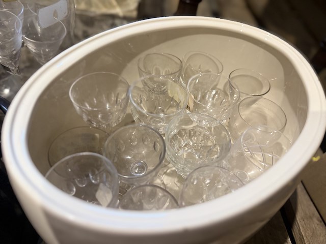 Diverse glazen en glaswerk - afbeelding 3 van  3