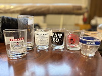 Diverse glazen en glaswerk - afbeelding 1 van  2