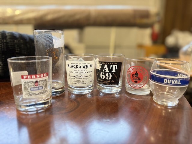 Diverse glazen en glaswerk - afbeelding 2 van  2