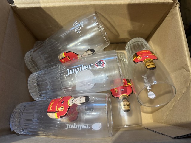 Diverse glazen en glaswerk - afbeelding 1 van  1