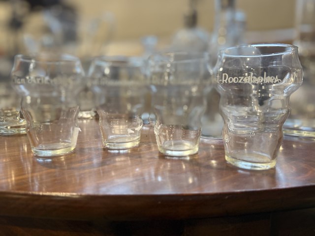 Diverse glazen en glaswerk - afbeelding 2 van  2