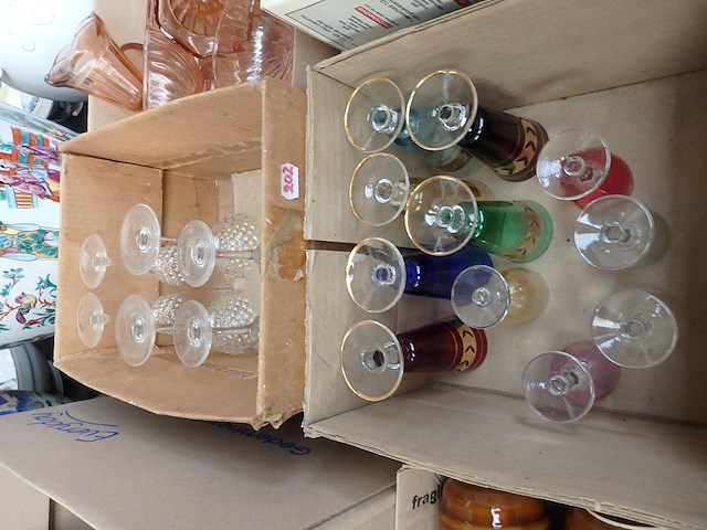 Diverse glazen in 2 dozen - afbeelding 1 van  2