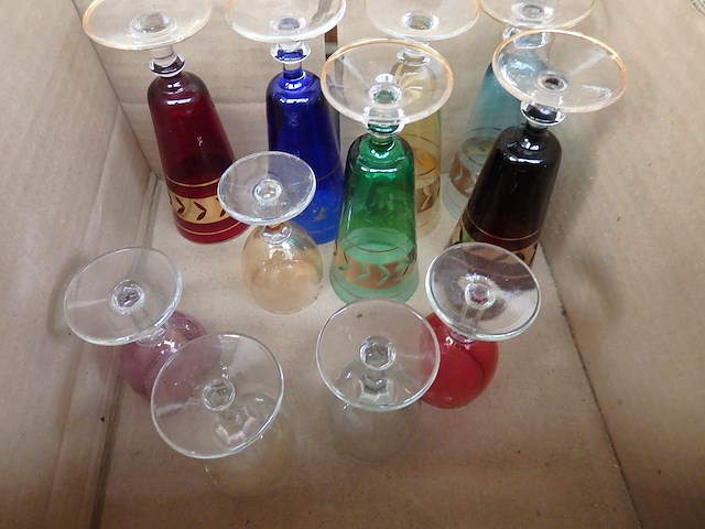 Diverse glazen in 2 dozen - afbeelding 2 van  2