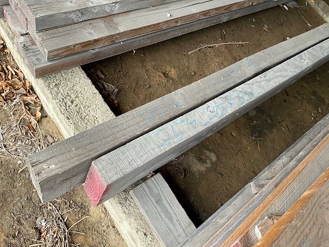 Diverse grenen houten balken en planken (70x) - afbeelding 3 van  13