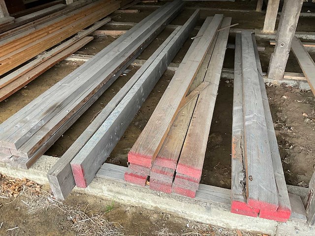 Diverse grenen houten balken en planken (70x) - afbeelding 7 van  13