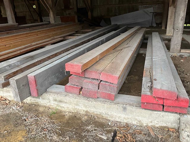 Diverse grenen houten balken en planken (70x) - afbeelding 12 van  13