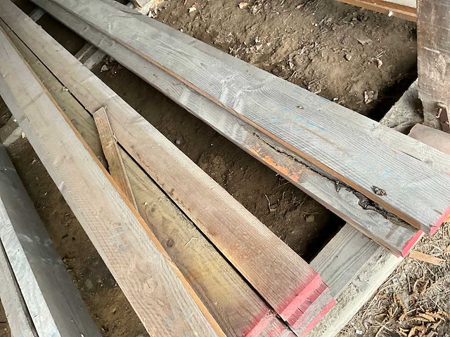 Diverse grenen houten balken en planken (70x) - afbeelding 13 van  13