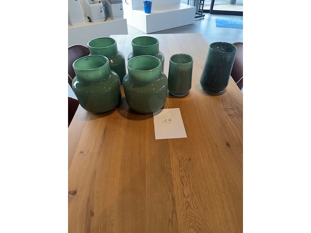 Diverse groene vazen - afbeelding 1 van  6