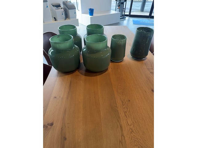 Diverse groene vazen - afbeelding 4 van  6