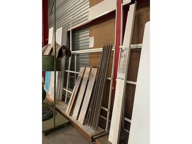 Diverse grote hoge staanrekken/ bokken (2x) - afbeelding 1 van  1