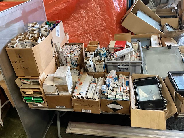 Diverse halogeen - afbeelding 9 van  16