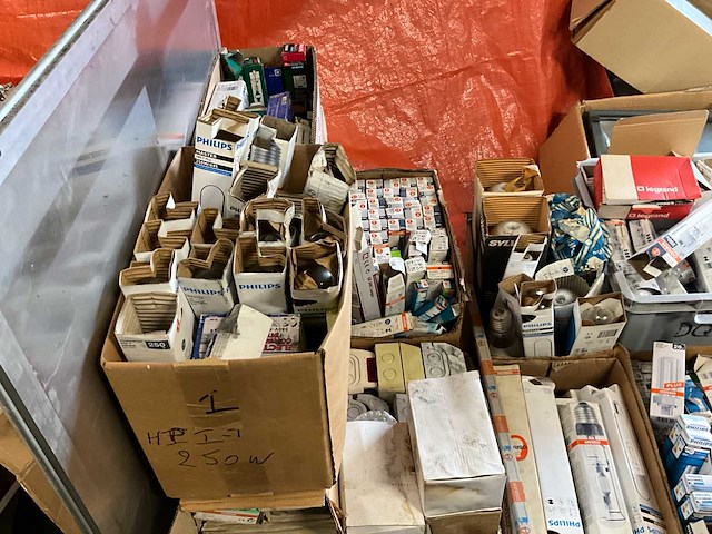 Diverse halogeen - afbeelding 2 van  16