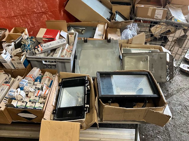 Diverse halogeen - afbeelding 8 van  16