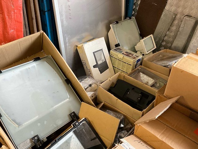 Diverse halogeen - afbeelding 16 van  16