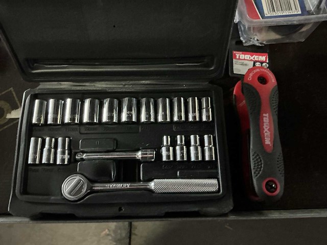 Diverse hand gereedschappen - afbeelding 2 van  3