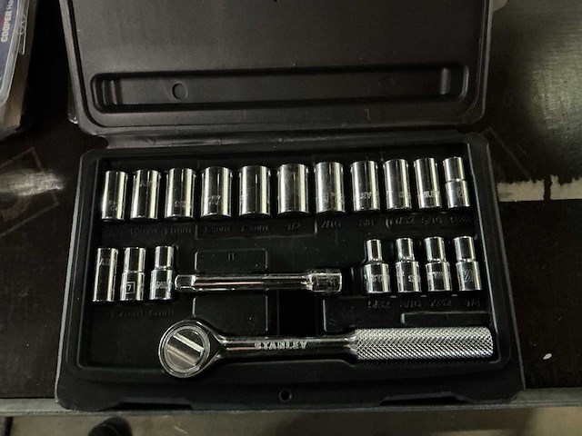 Diverse hand gereedschappen - afbeelding 2 van  3