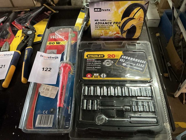 Diverse hand gereedschappen - afbeelding 1 van  1