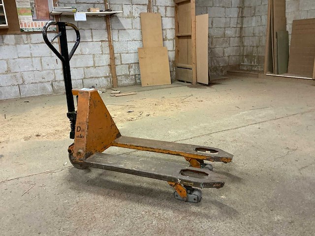 Diverse hand hydraulische palletwagen (2x), waaronder 1 defect - afbeelding 2 van  7