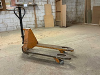 Diverse hand hydraulische palletwagen (2x), waaronder 1 defect - afbeelding 2 van  7