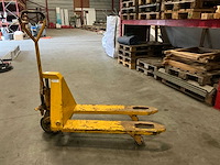 Diverse hand hydraulische palletwagen (2x), waaronder 1 defect - afbeelding 5 van  7