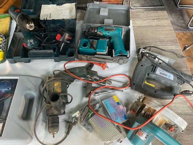 Diverse handgereedschappen - afbeelding 2 van  3