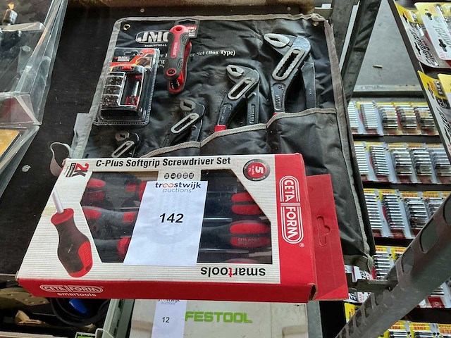 Diverse handgereedschappen - afbeelding 1 van  1