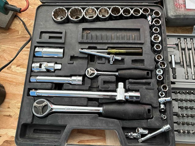 Diverse handgereedschappen - afbeelding 2 van  5