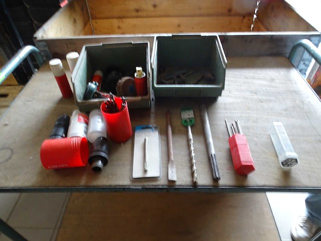 Diverse handgereedschappen - afbeelding 1 van  16