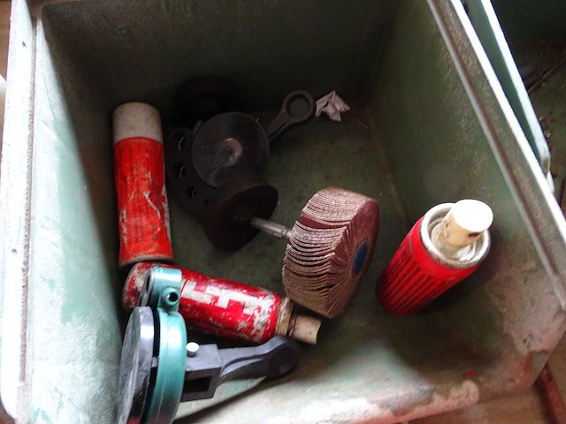 Diverse handgereedschappen - afbeelding 15 van  16