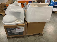 Diverse hangtoiletten (6x) en uitgietbak (1x) en onderpot (1x) - afbeelding 1 van  3