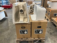 Diverse hangtoiletten (6x) en uitgietbak (1x) en onderpot (1x) - afbeelding 2 van  3