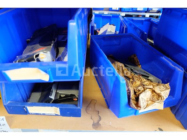 Diverse hardware-set - afbeelding 18 van  21