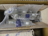 Diverse hardware voor chassis - afbeelding 17 van  18