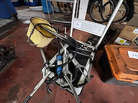 Diverse hevelpomps voor olievaten