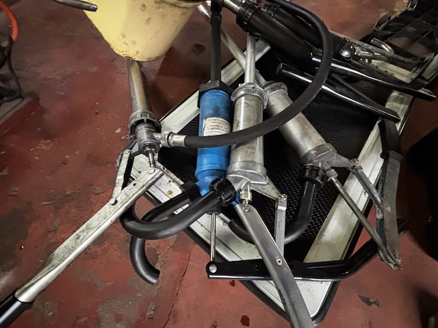 Diverse hevelpomps voor olievaten - afbeelding 2 van  3