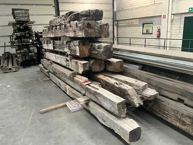 Diverse historische eiken balken (18 stuks) - afbeelding 1 van  7