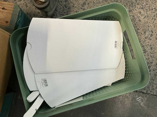 Diverse hondenartikelen, kapstokken en verpakking - afbeelding 7 van  7