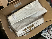 Diverse hondenartikelen, kapstokken en verpakking - afbeelding 4 van  7