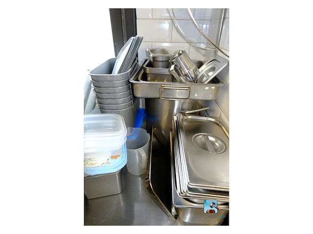 Diverse horeca-apparatuur en -benodigdheden - afbeelding 2 van  20