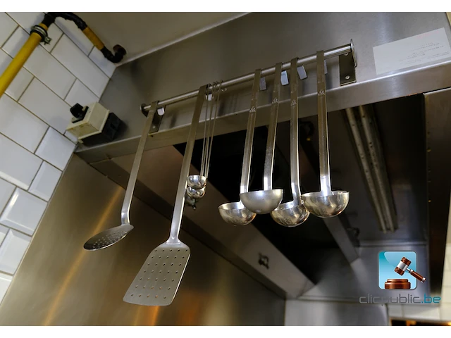 Diverse horeca-apparatuur en -benodigdheden - afbeelding 16 van  20