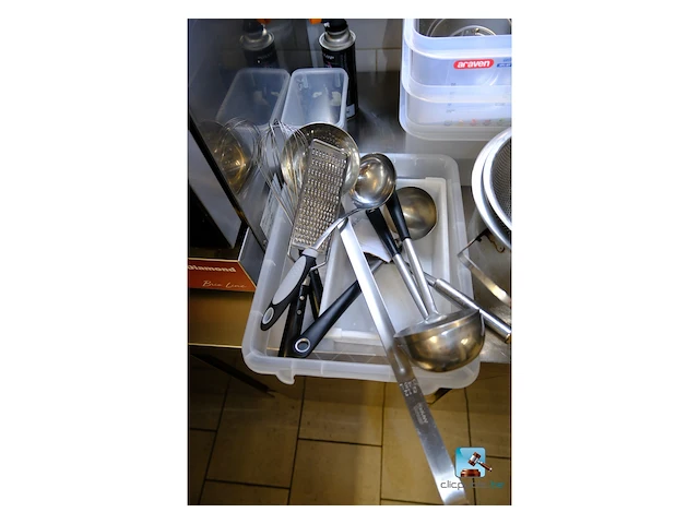 Diverse horeca-apparatuur en -benodigdheden - afbeelding 19 van  20