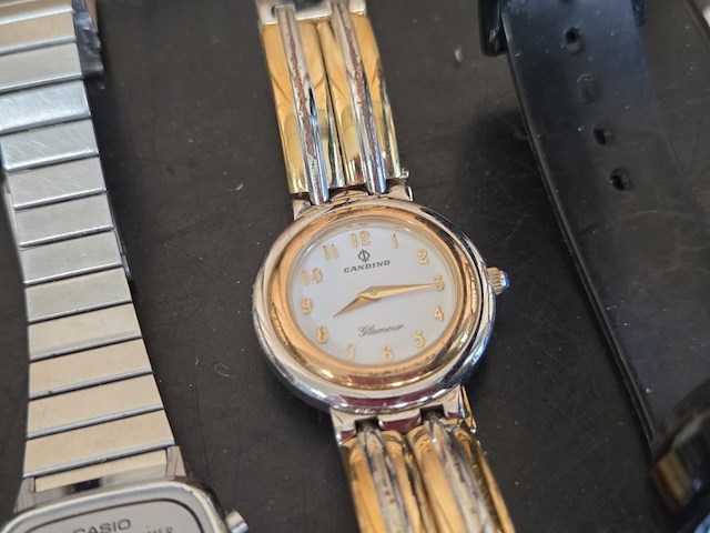 Diverse horloges en juwelen - afbeelding 12 van  23
