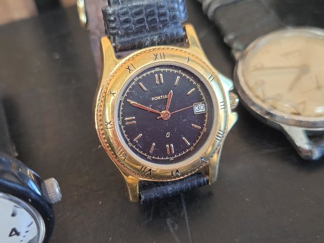 Diverse horloges en juwelen - afbeelding 14 van  23