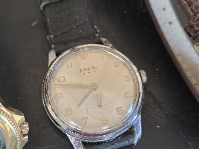 Diverse horloges en juwelen - afbeelding 15 van  23