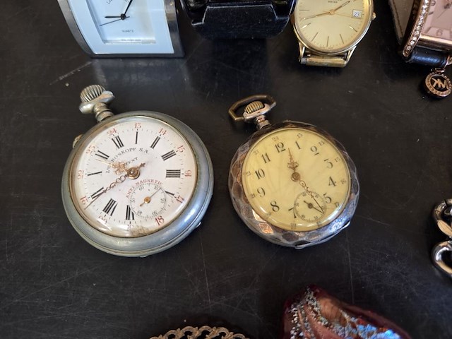 Diverse horloges en juwelen - afbeelding 2 van  23